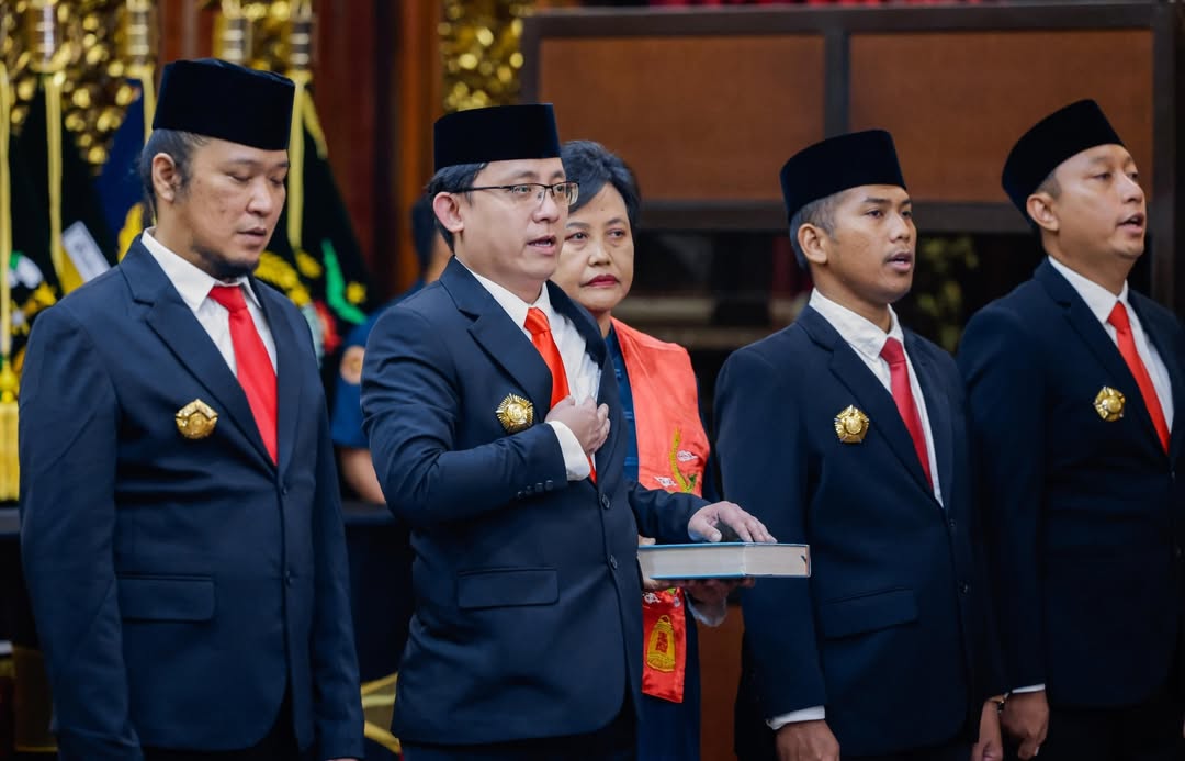 Sabrang Mowo Damar Panuluh atau Noe Letto (kiri). (Foto/instagtam Menhan RI)