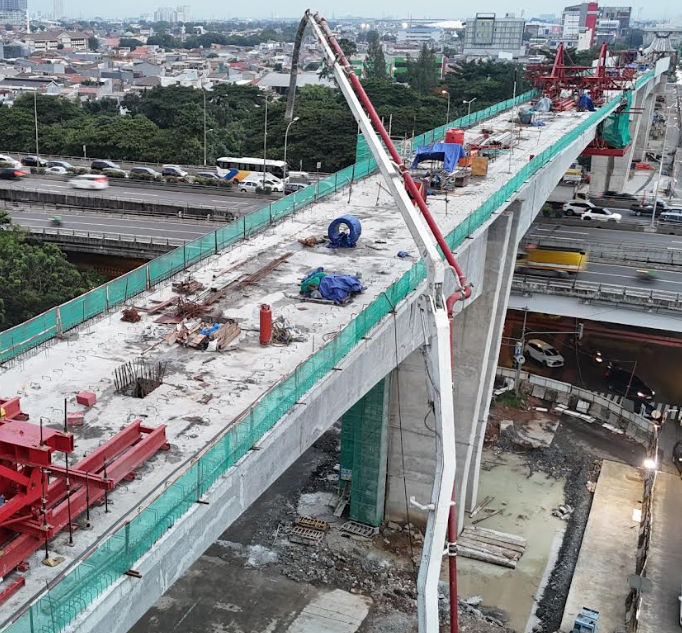 Progres pembangunan LRT Jakarta Fase 1B. (BeritaNasional/Lydia)