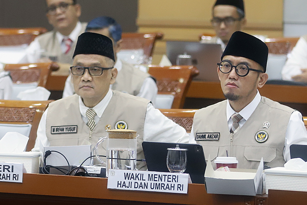 Menteri Haji dan Umrah Mochamad Irfan Yusuf  bersama Wakil Menteri Haji dan Umrah Dahnil Anzar Simanjuntak mengikuti rapat kerja bersama komisi VIII DPR. (BeritaNasional/Elvis Sendouw)