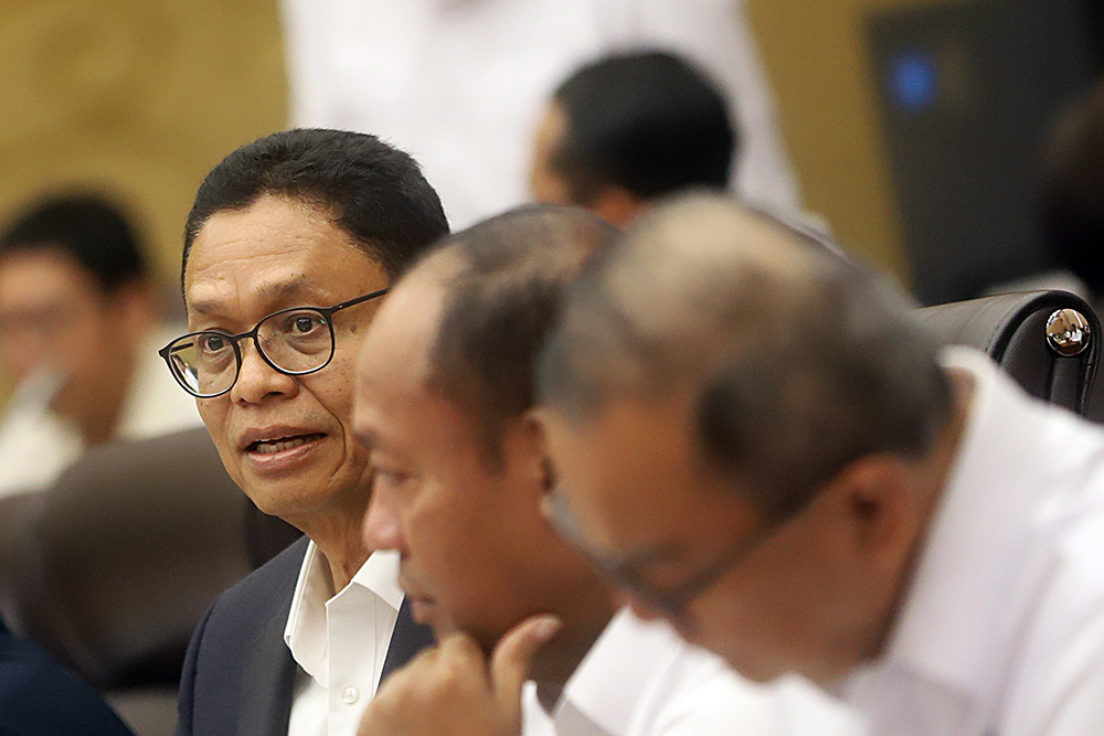 Wakil Menteri ESDM Yuliot Tanjung bersama jajaran kementeria ESDM mengikuti Rapat Kerja dengan Komisi XII DPR. (BeritaNasional/Elvis Sendouw)