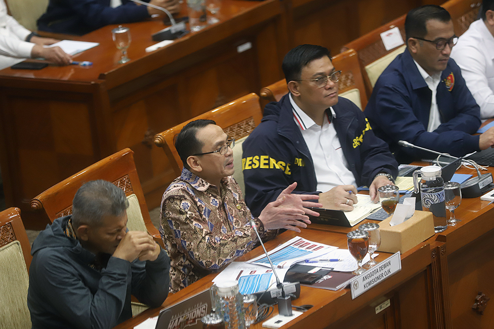 Rapat Dengar Pendapat Umum (RDPU) Komisi III bersama OJK, PPATK, LPSK, dan paguyuban Lender Dana Syariah Indonesia. (BeritaNasional/Elvis Sendouw)