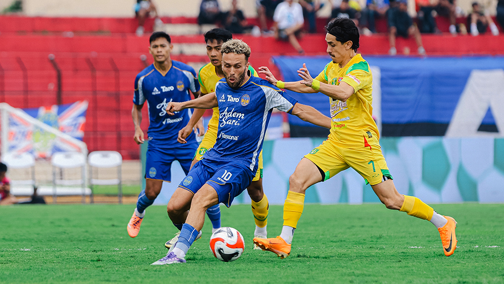 Pertandingan PSIM vs Persebaya. (Foto/ileague.id)