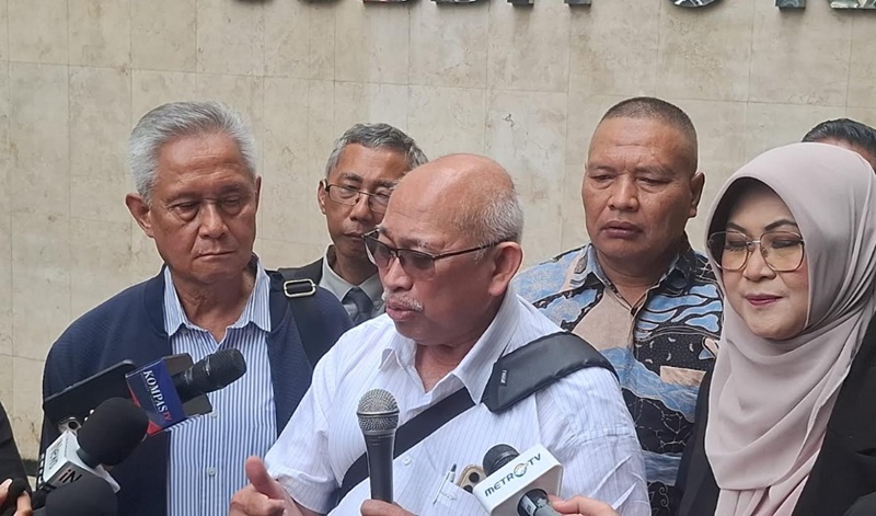 Roy Suryo Cs hadirkan 3 ahli ke Polda Metro (Beritanasional/Bachtiar)