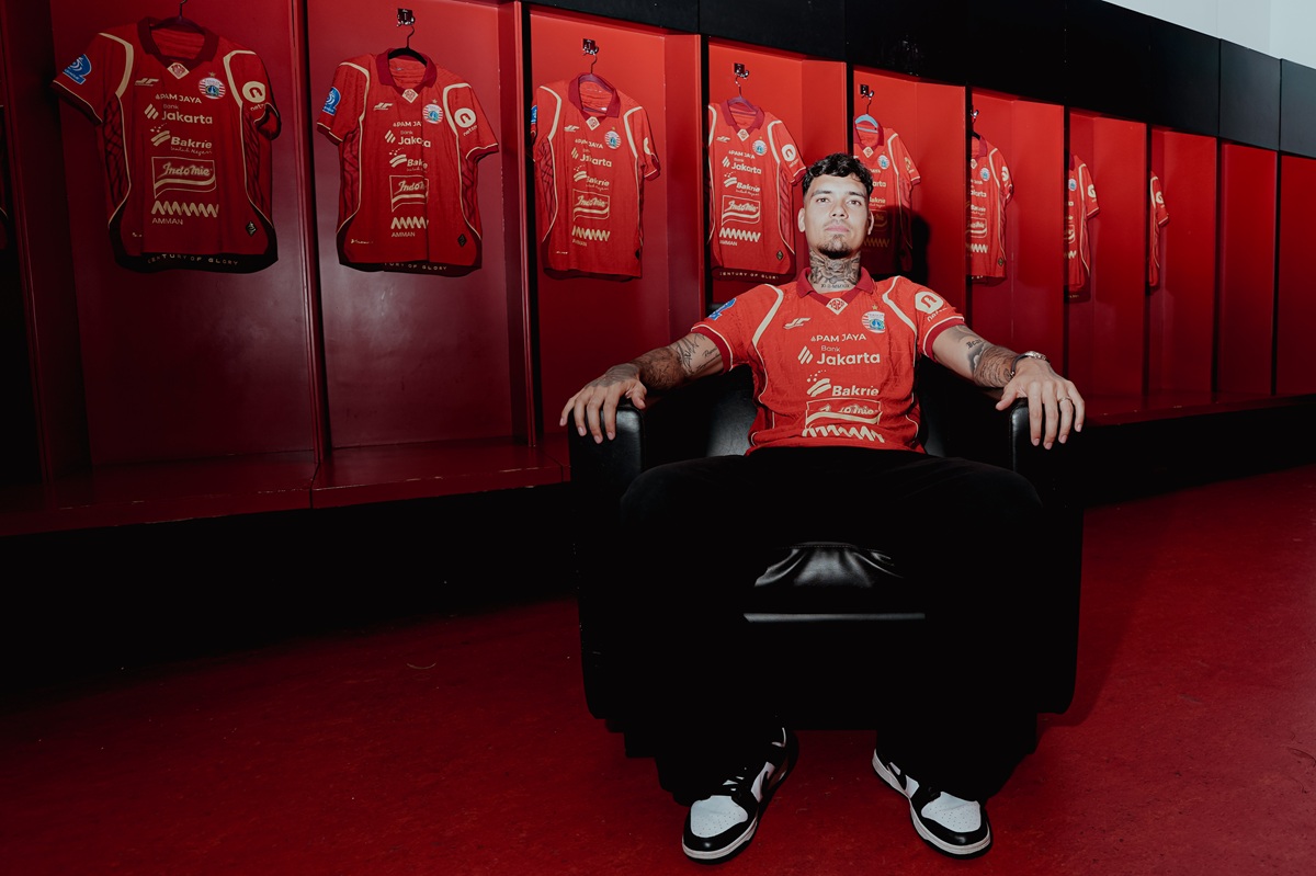 - Persija resmi mendatangkan pemain berlabel Timnas Indonesia Shayne Pattynama. (Foto/Persija)