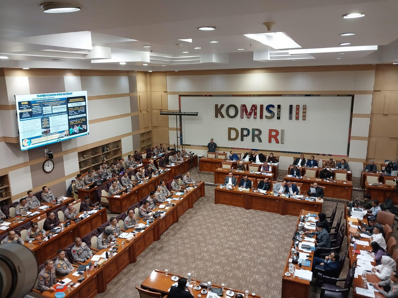 Jajaran Polri saat rapat kerja dengan Komisi III DPR RI. (BeritaNasional/Ahda)