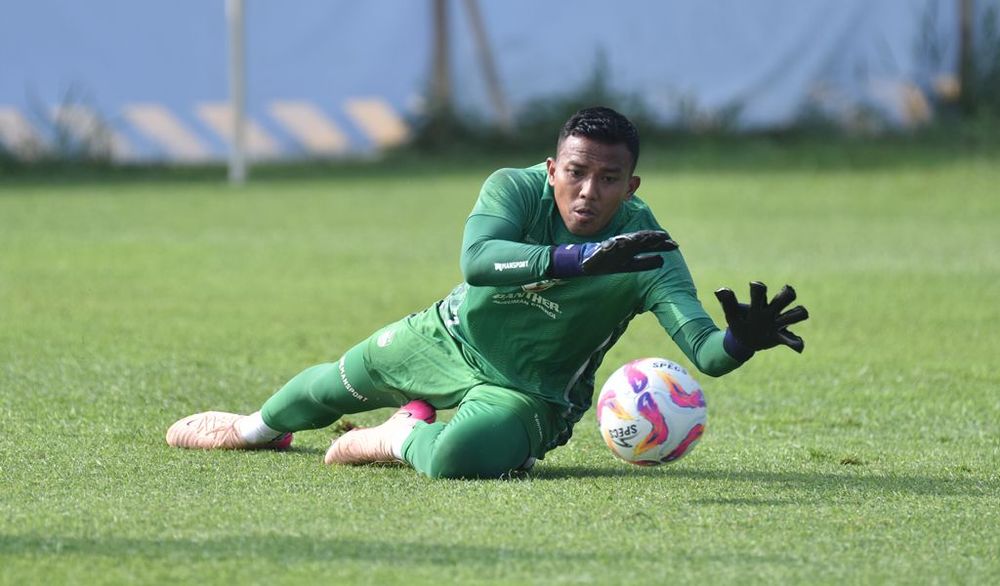 Kiper Persib Teja Paku Alam. (Foto/persib.co.id)
