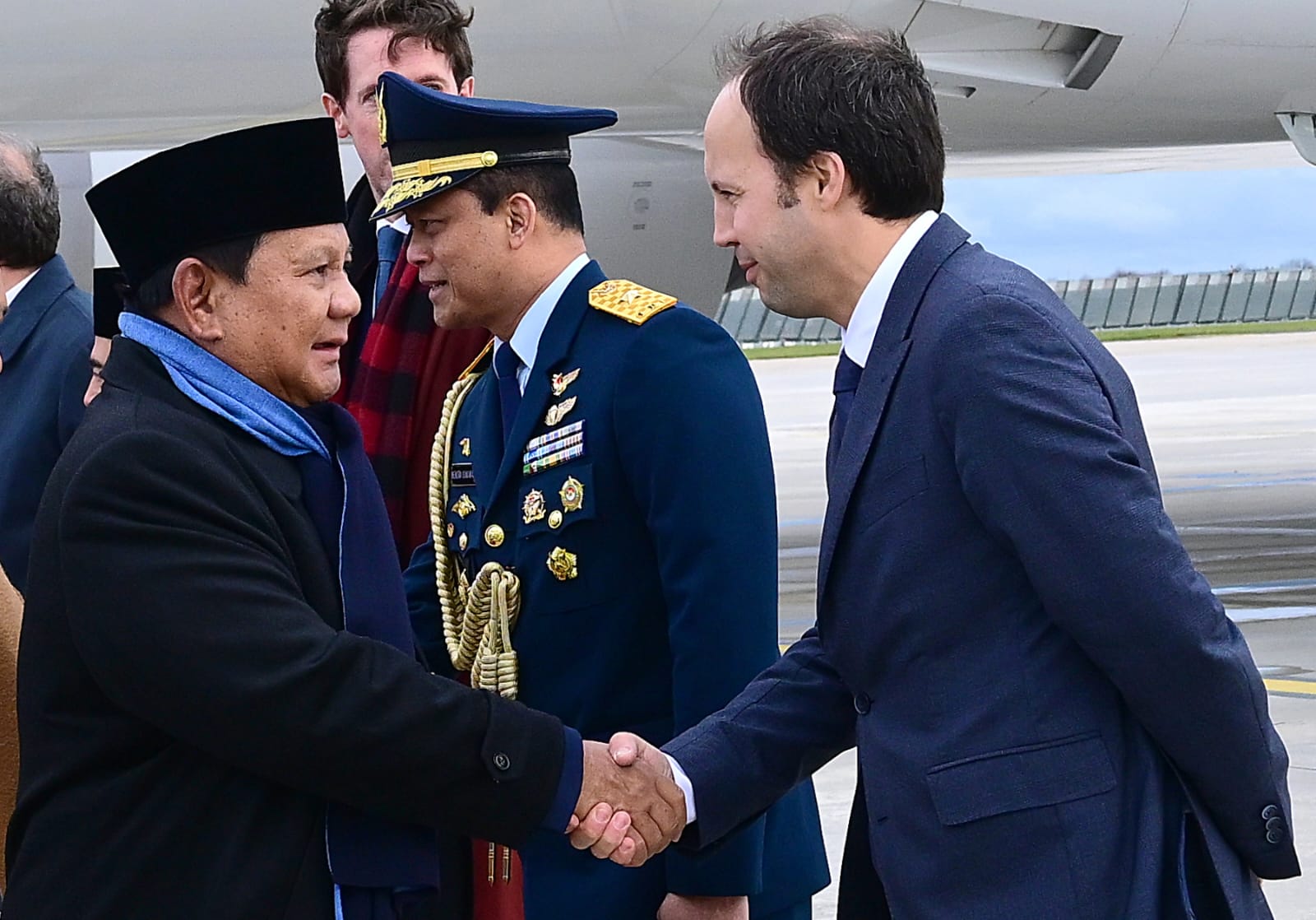 Presiden Prabowo Subianto tiba di Perancis disambut pejabat setempat. (BeritaNasional/Setpres)