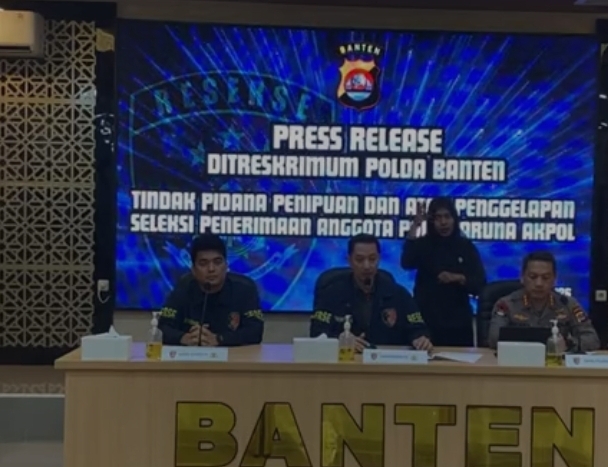 Polda Banten tangkap penipu Abah Entus Jempol yang larikan Rp1 M dengan janji loloskan seleksi taruna Akpol. (BeritaNasional/Humas Polda Banten)