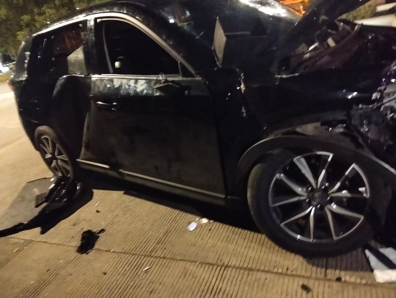 Mobil Mazda CX 5 tertabrak Kereta. (Foto/Istimewa)