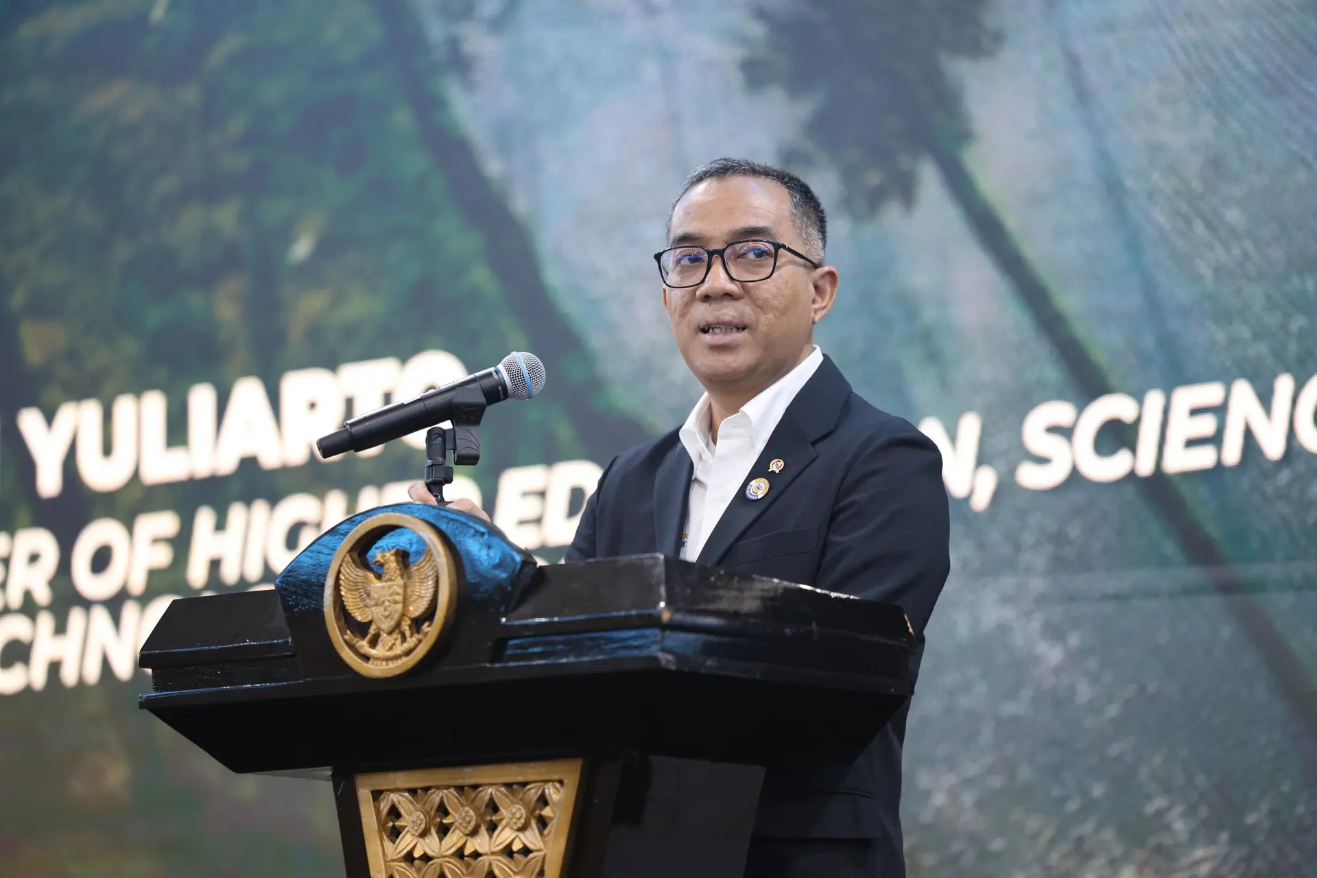 Mendiktisaintek Brian Yuliarto. (BeritaNasional/Kemendiktisaintek)