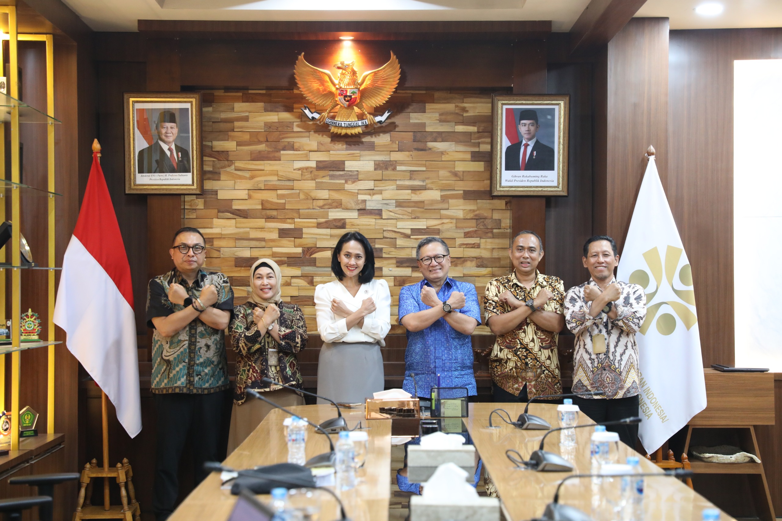 Wakil Menteri Pelindungan Pekerja Migran Indonesia (Wamen P2MI), Christina Aryani, terima Putera Sampoerna Foundation, bahas pendidikan guru migran.  (BeritaNasional/Elvis/HO P2MI)