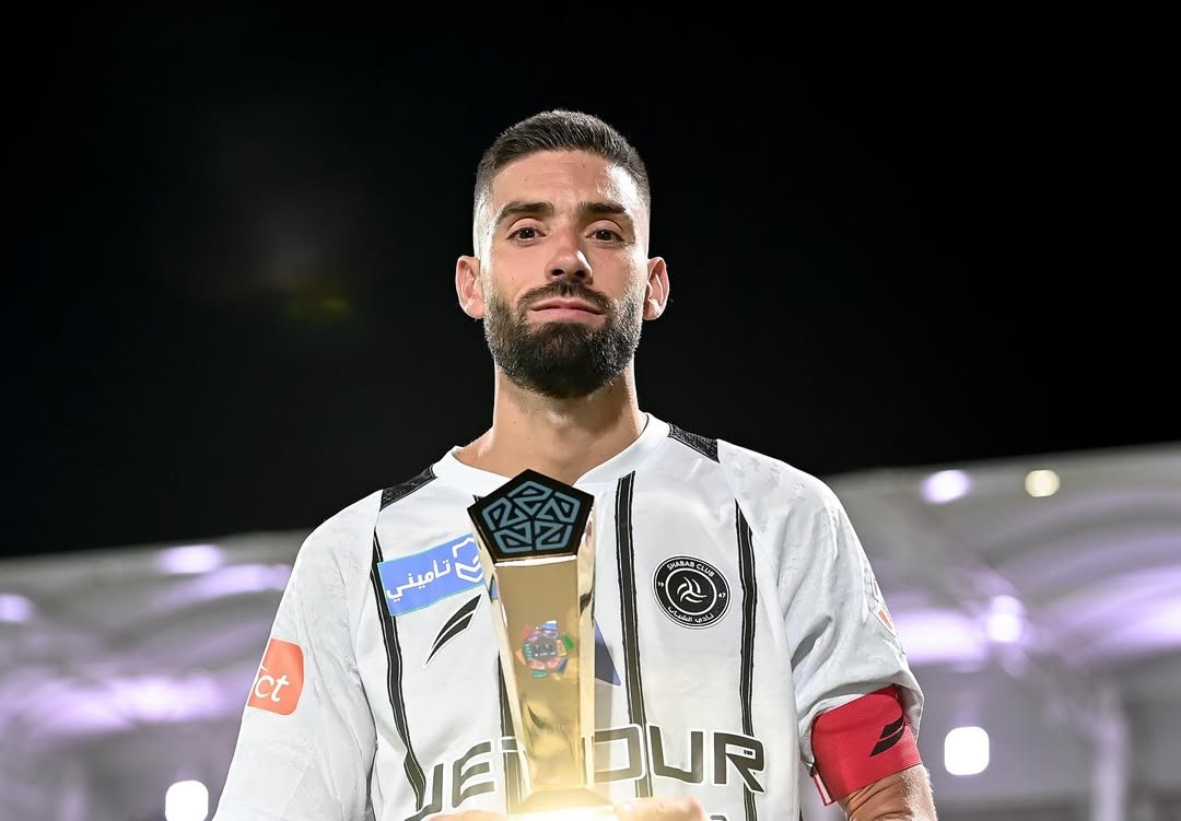 Yannick Carrasco rela potong gaji demi gabung dengan AS Roma. (Foto/Instagram Yannick Carrasco)