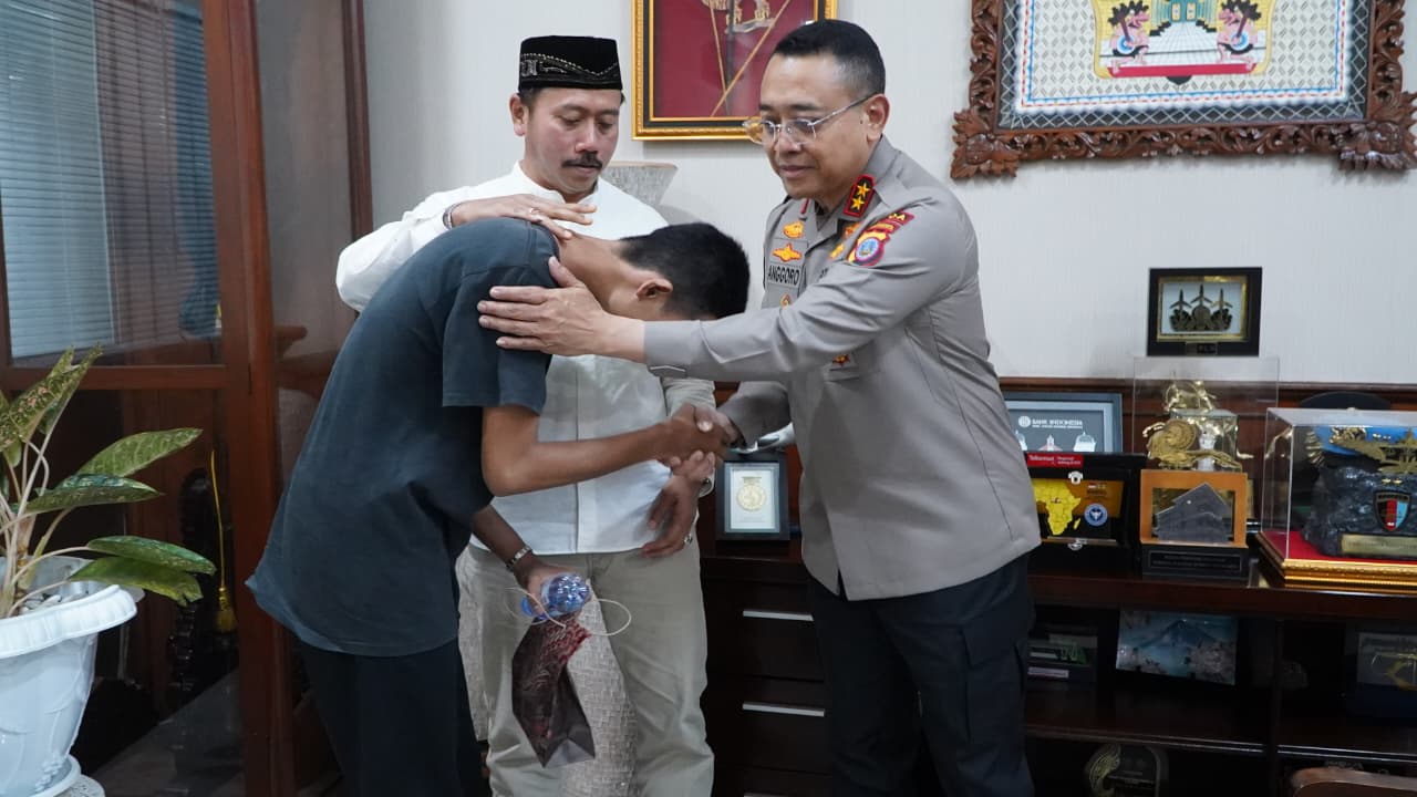 Mahasiswa dipulangkan usai demo di depan Mapolda DIY. (BeritaNasional/Polda DIY)