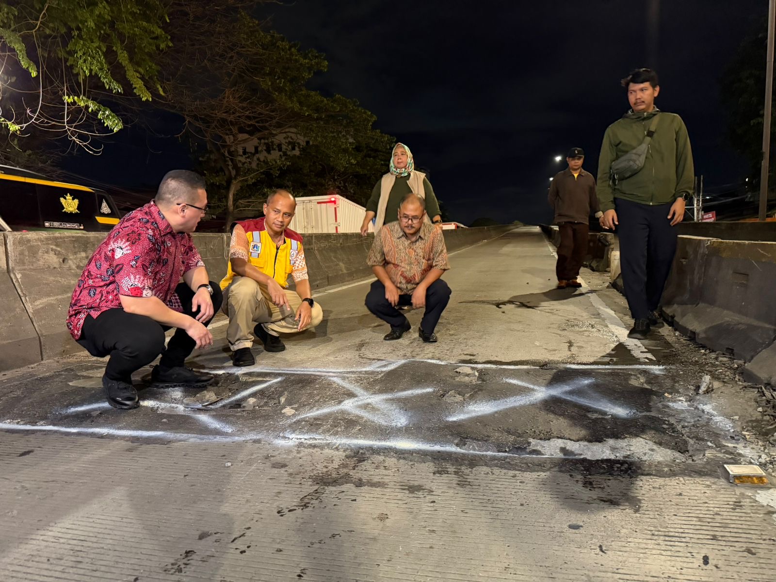Anggota DPRD DKI Sidak Flyover Pesing yang Rusak. (Foto/Istimewa)