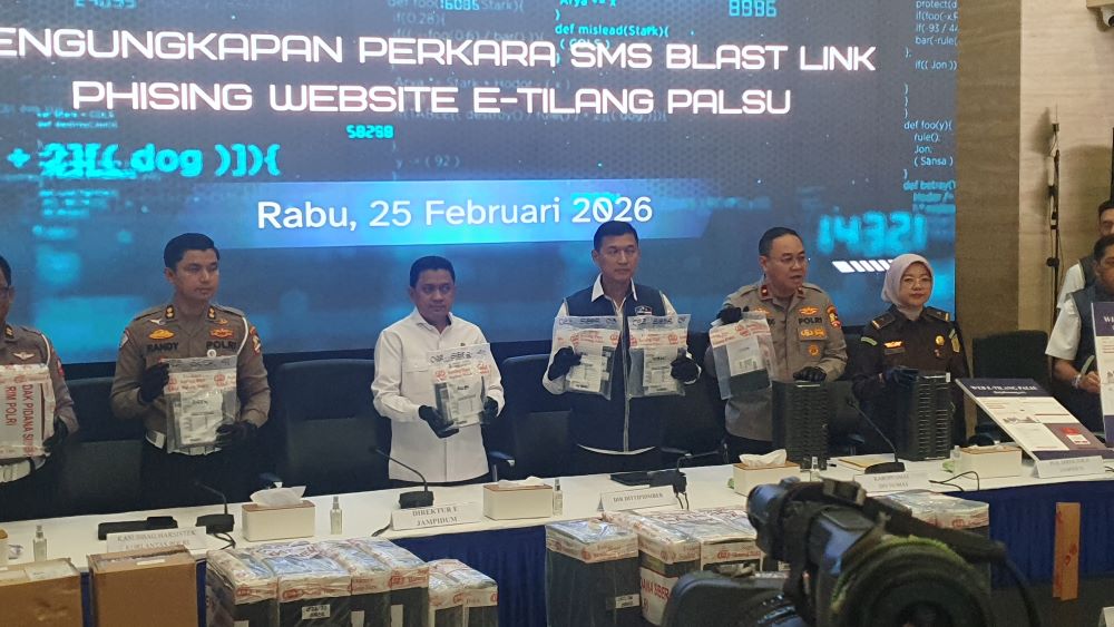 Bareskrim Bongkar Kasus Phising SMS Blast Pembayaran E-Tilang, Dikendalikan WN China. (BeritaNasional/Bachtiarudin Alam)