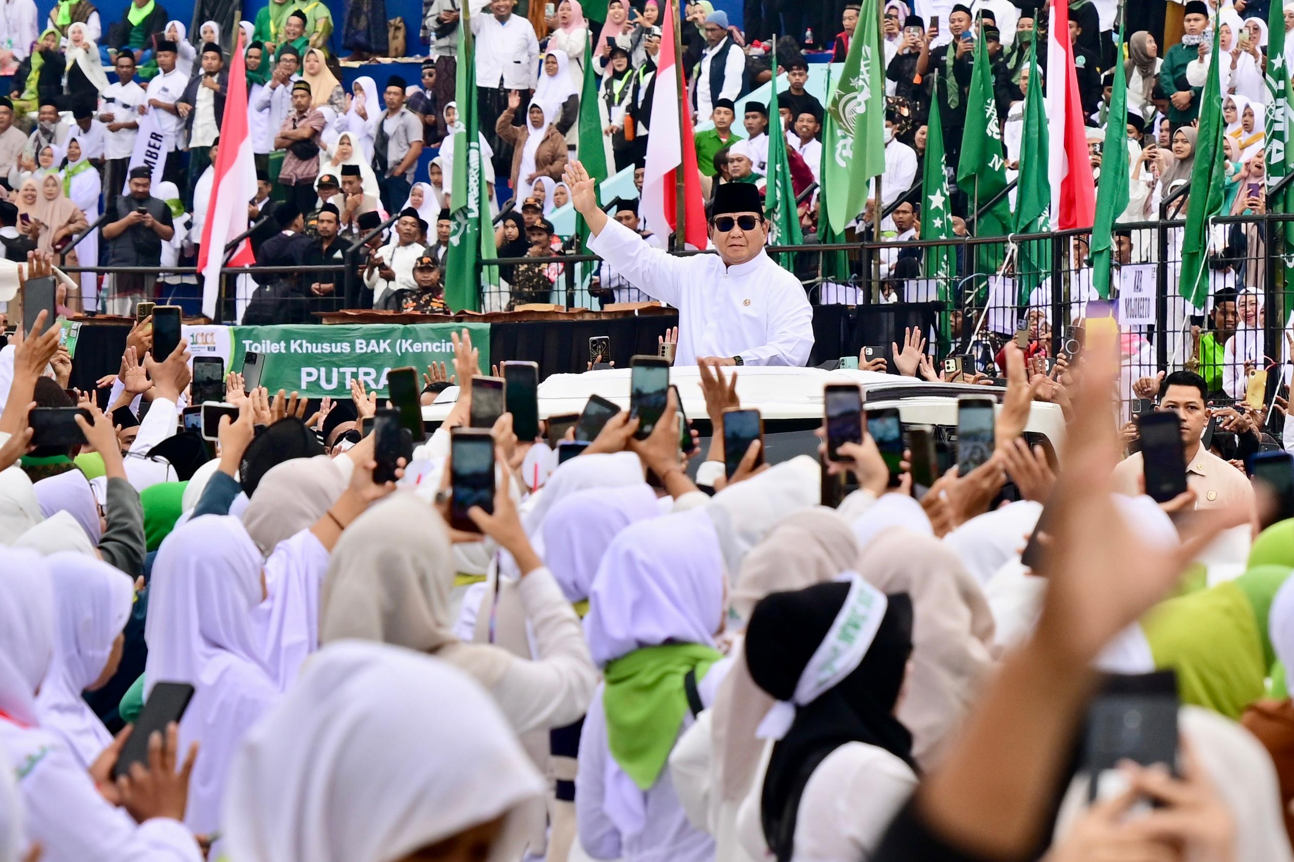Presiden Prabowo Subianto disambut warga NU di Malang Jawa Timur. (BeritaNasional/Setpres)