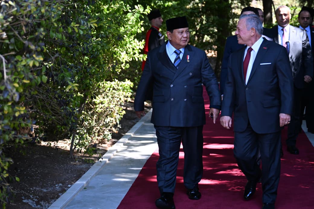 Presiden Prabowo Subianto (kiri) bersama Raja Yordania Raja Abdullah II ibn Al Hussein. (Foto/BPMI)