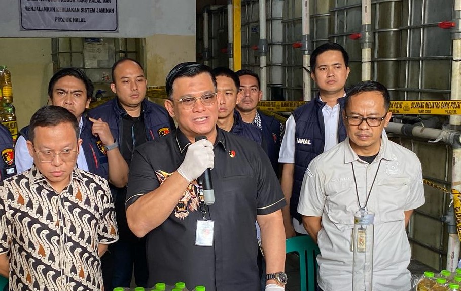 Dirtipideksus Bareskrim Polri Brigjen Pol Ade Safri Simanjuntak saat memberikan keterangan pers. (BeritaNasional/Bachtiarudin Alam)
