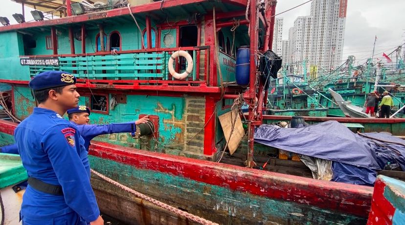 Ditpolairud Tertibkan Kapal Penyebab Kemacetan di Muara Angke. (Foto/istimewa)