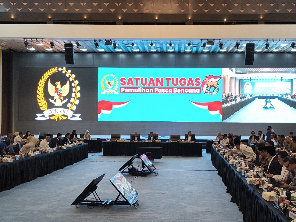 DPR Gelar Rapat Koordinasi dengan Pemerintah Bahas Progres Pemulihan Pascabencana Sumatera. (BeritaNasional/Ahda)