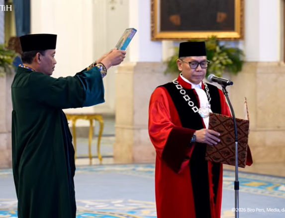 Eks Politikus Golkar Adies Kadir resmi jabat Hakim MK. (BeritaNasional/YouTube BPMI Setpres)