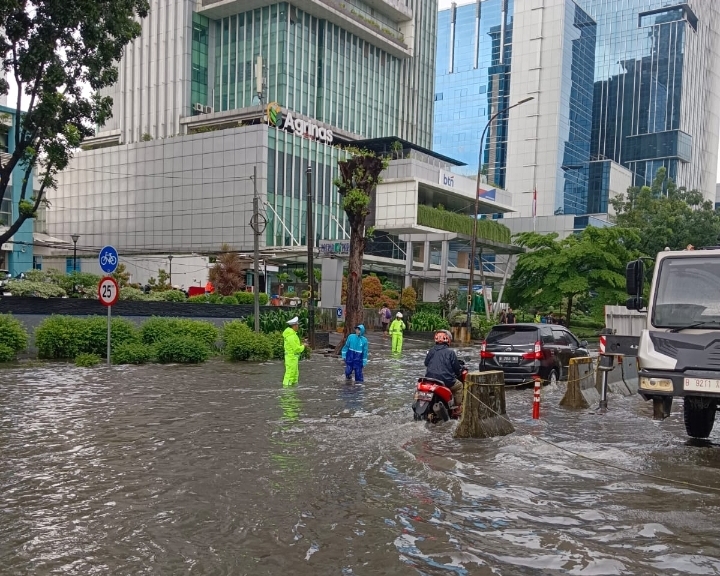 Banjir di Jalan DI Panjaitan arah Kebon Nanas, Jakarta Timur, Rabu (4/2/2026). (Foto/ist)