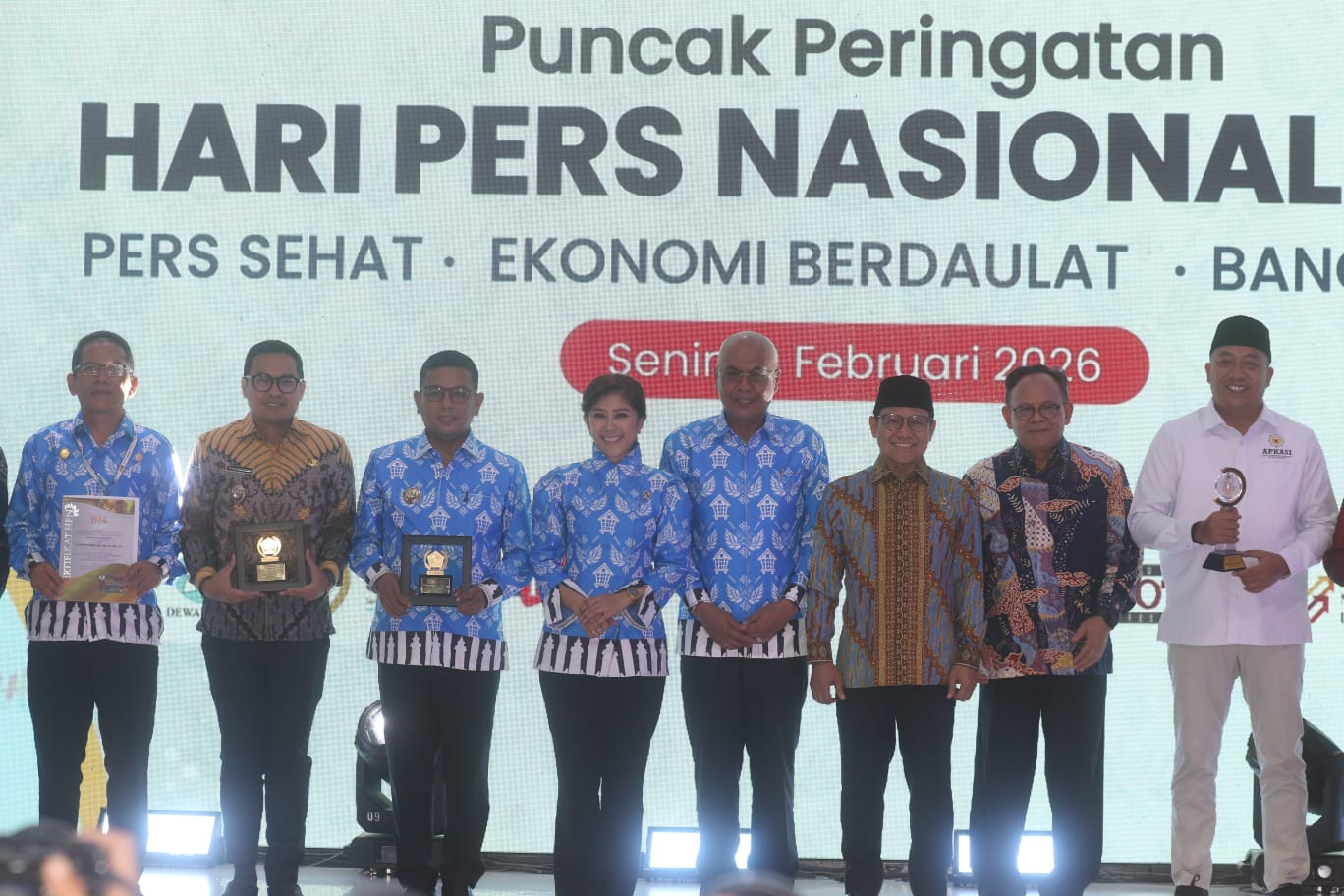 Ketua Dewan Pers Komaruddin Hidayat (kedua dari kanan) dalam peringatan HPN 2026. (BeritaNasional/Oke Atmaja)
