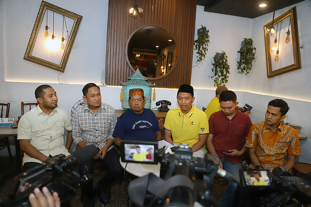 Wakil Ketua Umum Golkar Idrus Marham meberikan keterangan mengenai dukunggan partai Golkar terhadap langkah Presiden Prabowo Subianto dalam menjalankan politik luar negeri bebas aktif. (BeritaNasional/Elvis Sendouw)