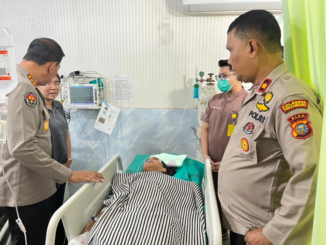 Mahasiswi UIN Suska Riau korban pembacokan sedang dalam perawatan di RS Bhayangkara Pekanbaru. (BeritaNasional/Polda Riau)