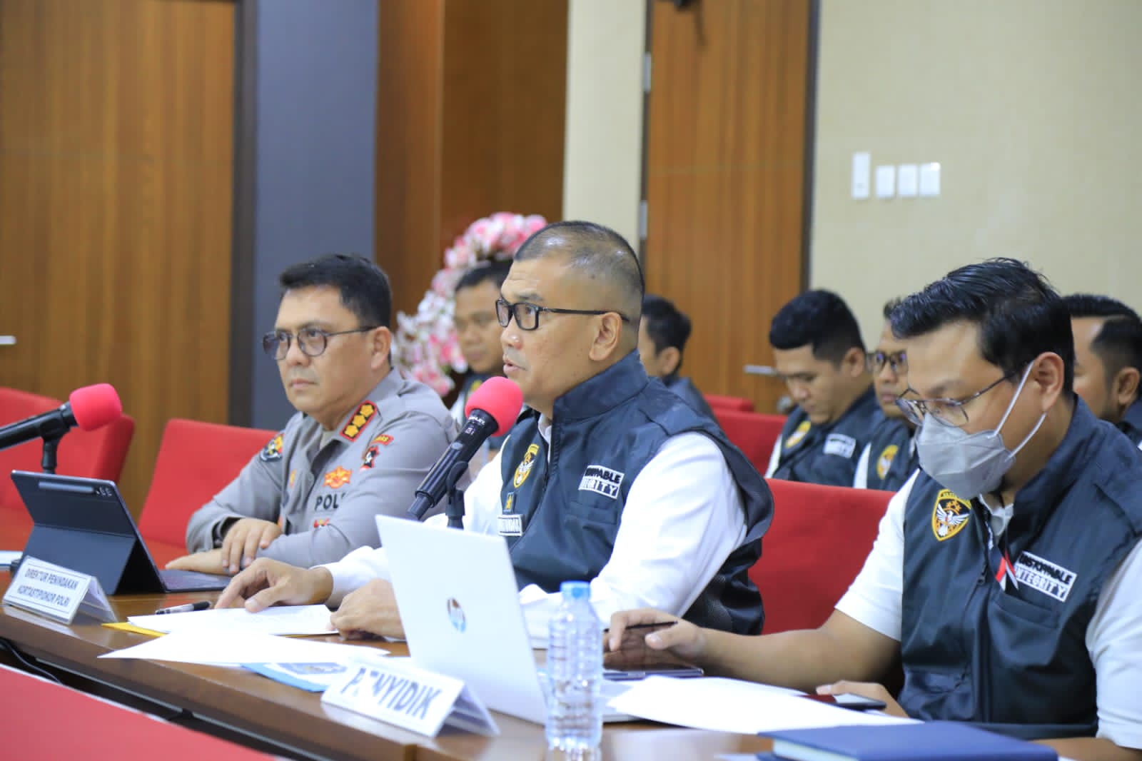 Brigjen Pol Totok Suharyanto (tengah) kini menjabat Kakortastipidkor Polri. (BeritaNasional/Bachtiarudin)