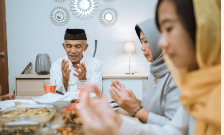 Ilustrasi buka puasa (BeritaNasional/Freepik)