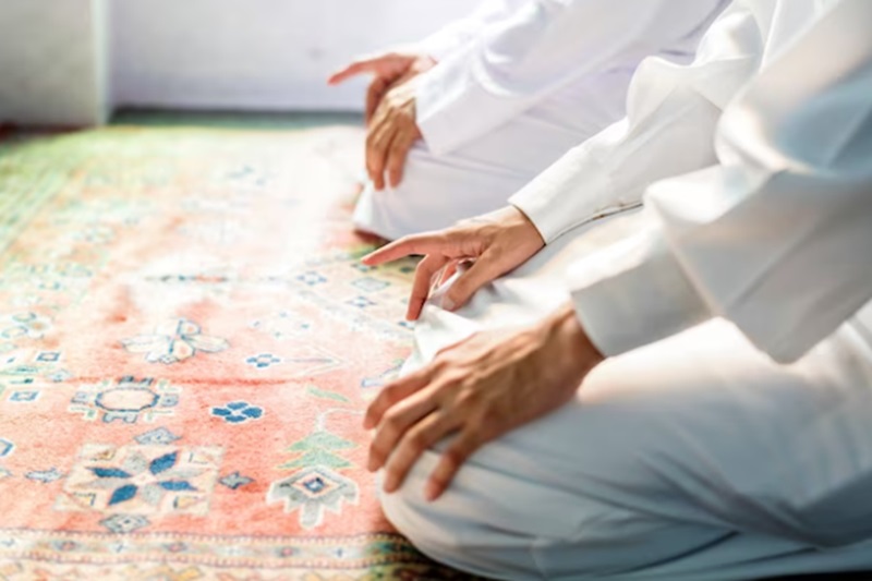 Melaksanan salat tepat waktu (Foto/Pixabay)