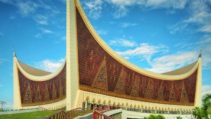 Masjid Raya Sumatera Barat, Kota Padang - Jadwal imsak dan salat Padang Hari Ini. (BeritaNasional/Univ. Negeri Padang)