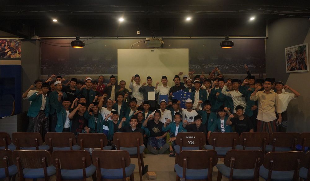 Ratusan santri asal Bogor mendoakan kemenangan bagi Persib Bandung menjelang laga kontra Ratchaburi FC. (Foto/Dok Persib)
