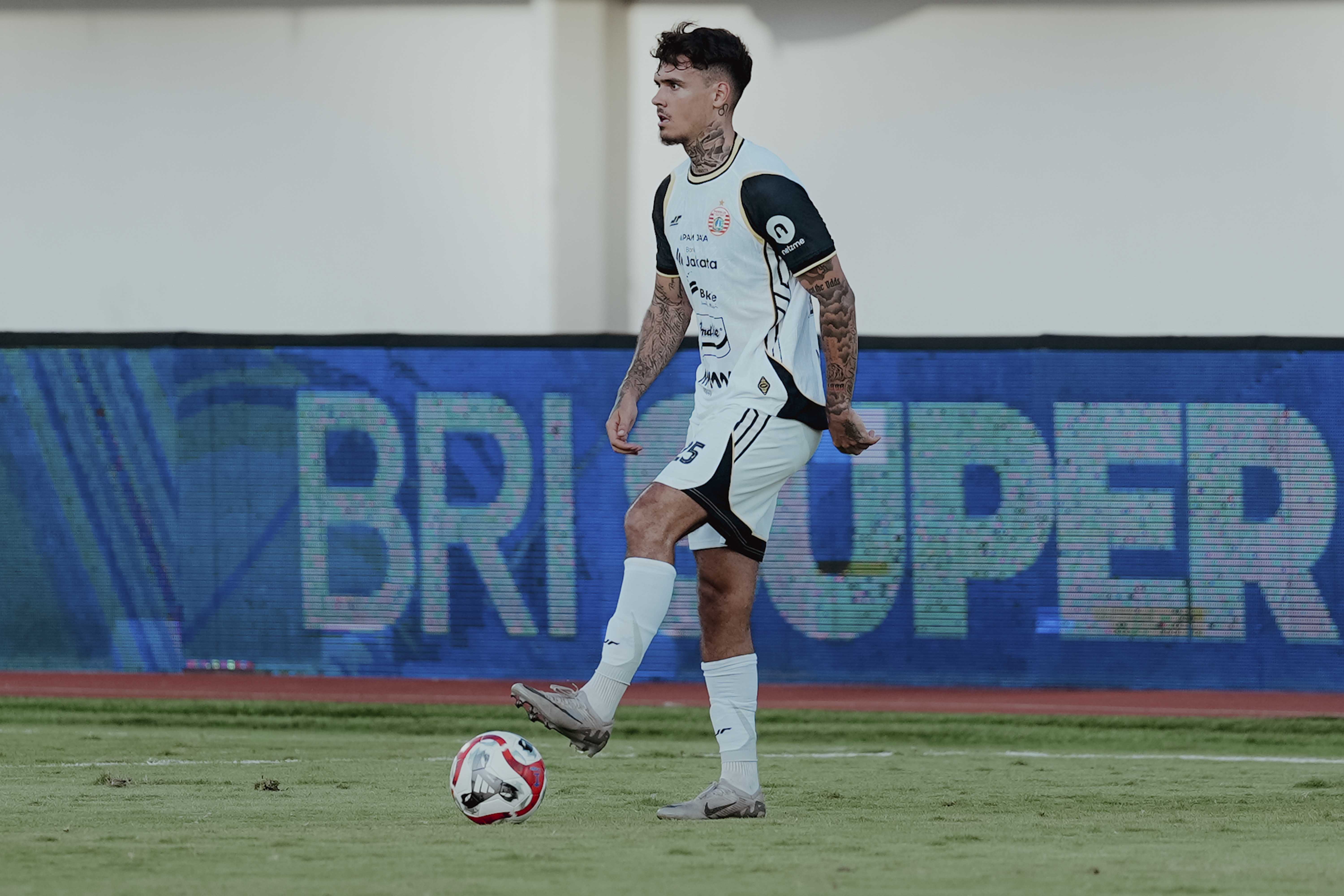 Shayne Pattynama akhirnya menjalani debut bersama Persija Jakarta. (Foto/Persija)
