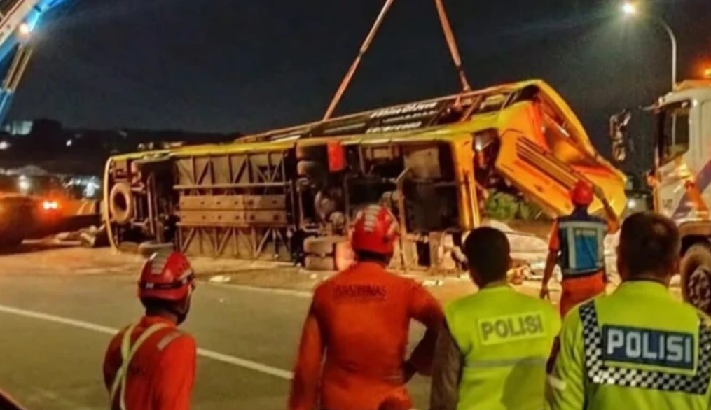 Kecelakaan Bus Cahaya Trans di Tol Krapyak Semarang pada Desember 2025. (BeritaNasional/Basarnas Semarang)