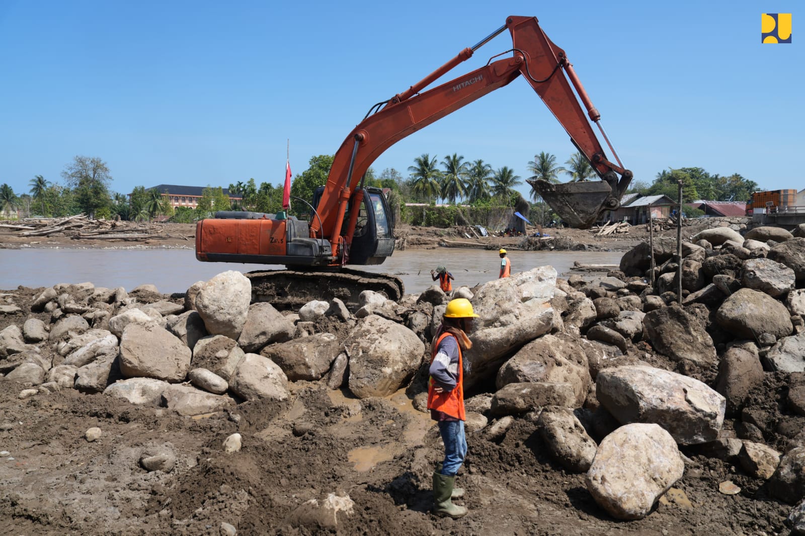 Eskapator digunakan untui pemulihan 38 muara. (BeritaNasional/dok KemenPU)