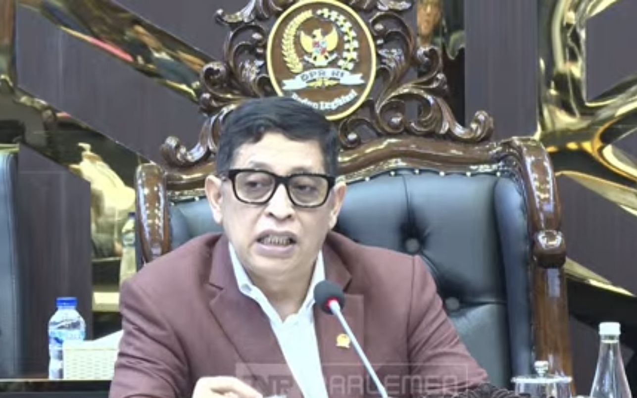 Ketua Baleg DPR Bob Hasan sindir Ketua Dewan Pengawas BPKH Firmansyah N Nazaroedin di Rapat Baleg DPR. (BeritaNasional/YouTube TVR Parlemen)
