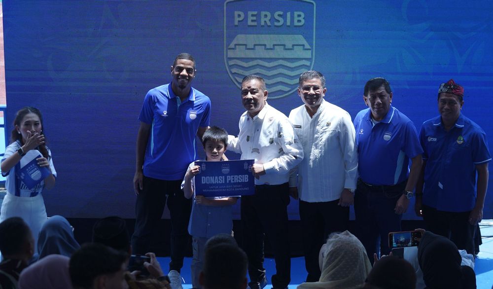 Persib Bandung menggalang dana untuk korban bencana di Cisarua, Bandung Barat. (Foto/Dok Persib)