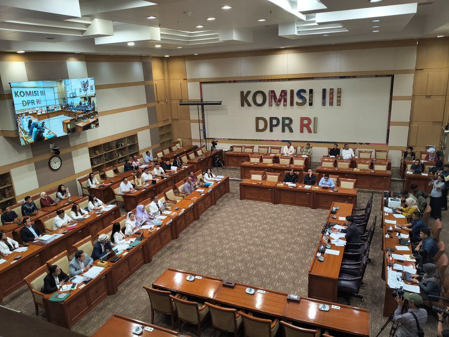 Komisi II DPR RDPU membahas ABK Sea Dragon. (BeritaNasional/Ahda)