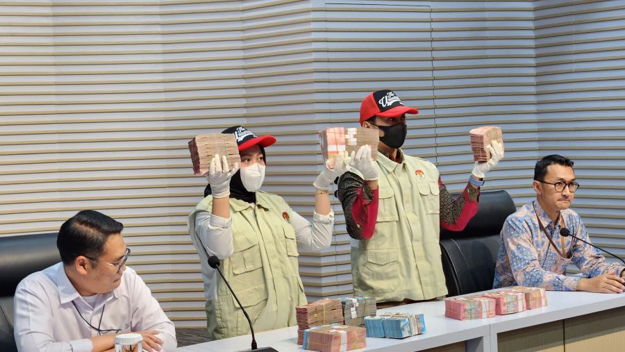 KPK bongkar dugaan suap Rp1,5 Miliar dalam proses restitusi PPN PT BKB. (BeritaNasional/Panji Septo)