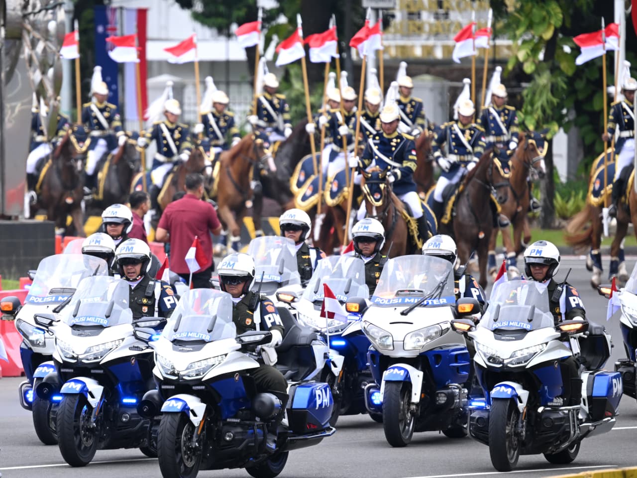 Pengawalan pasukan motoris dan berkuda sambut PM Australia Anthony Albanese di Istana Merdeka, Jakarta, Jumat (6/2/2026). (BeritaNasional/BPMI Setpres)