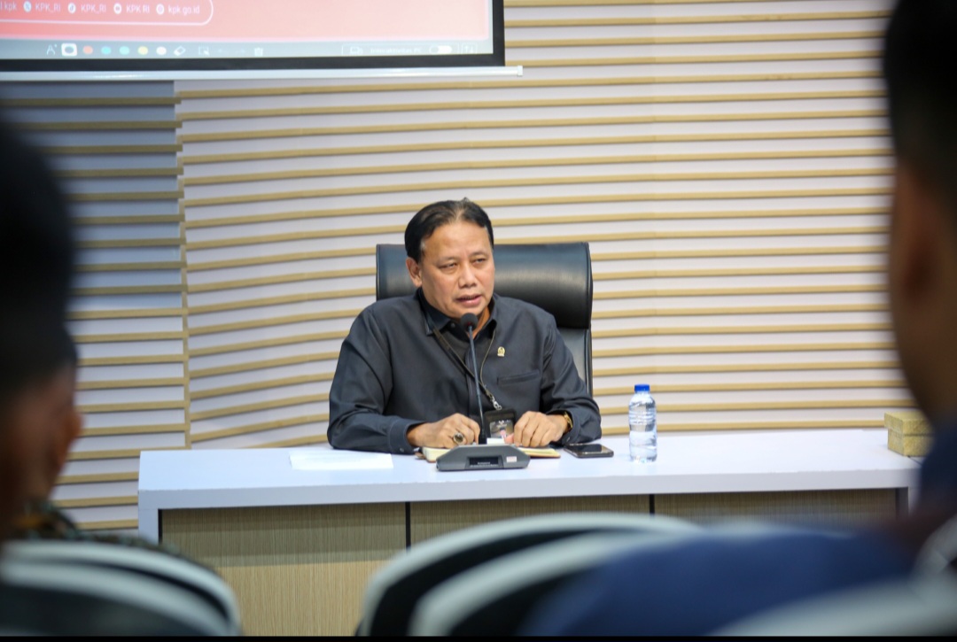 Anggota KY Abhan memberikan keterngan pers. (BeritaNasional/dok KY)