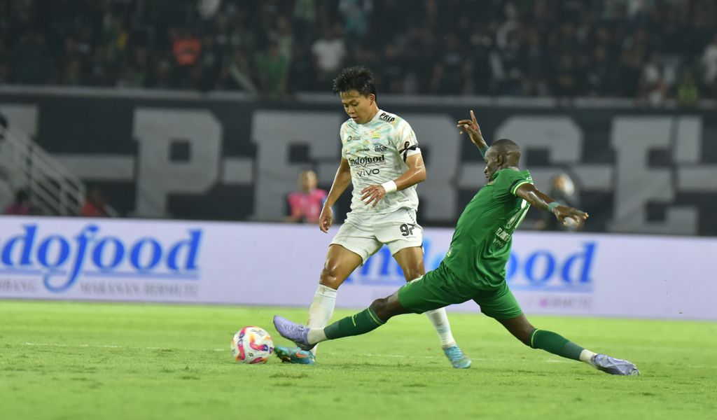 Laga Persebaya Surabaya vs Persib Bandung di Stadion Gelora Bung Tomo. (Foto/Dok Persib)