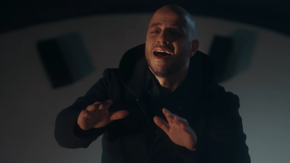 Tangkapan layar klip video lagu Take My Hand oleh Maher Zain. (Foto/YouTube Awakening Music)
