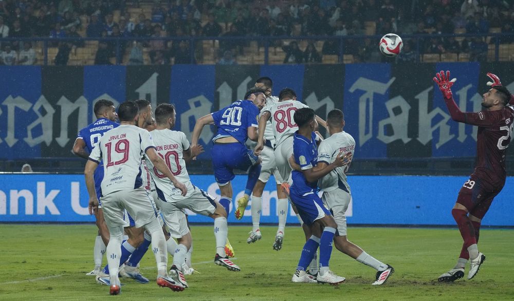 Laga Persib Bandung vs Persita Tangerang di Super League. (Foto/Dok Persib)