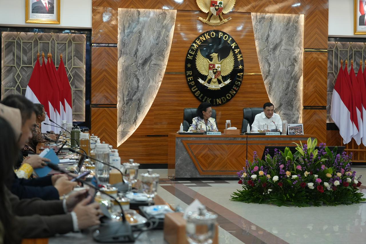 Menko Polkam Djamari Chaniago menerima romongan anggota DPD. (BeritaNasional/Bachtiarudin)
