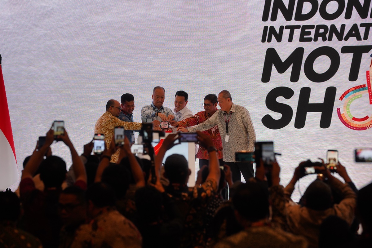 Menteri Perindustrian Agus Gumiwang Kartasasmita saat membuka IIMS 2026. (Foto/IIMS)