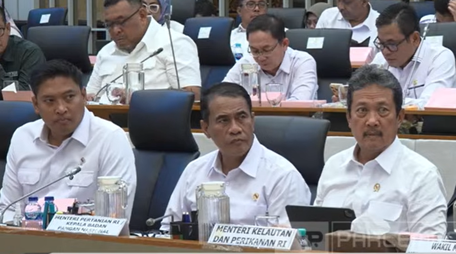 Mentan Amran Sulaiman (tengah), Menteri KKP Sakti Wayu Trenggono (kanan), Wakil Mentan Sudaryono (kiri) di Raker Komisi IV DPR. (BeritaNasional/YouTube DPR)