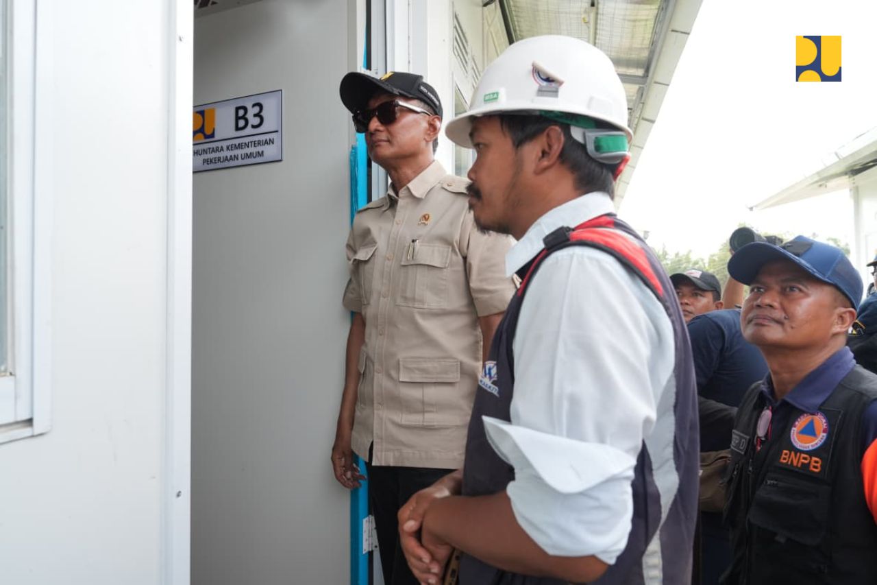 Menteri PU Dody Hanggodo tinjau Huntara di Aceh Utara. (BeritaNasional/dok KemenPU)